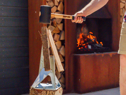NO-AXE Galvanized Wood Splitter with Hammer