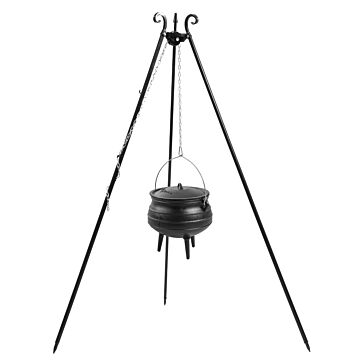 Tripod with cooking pot