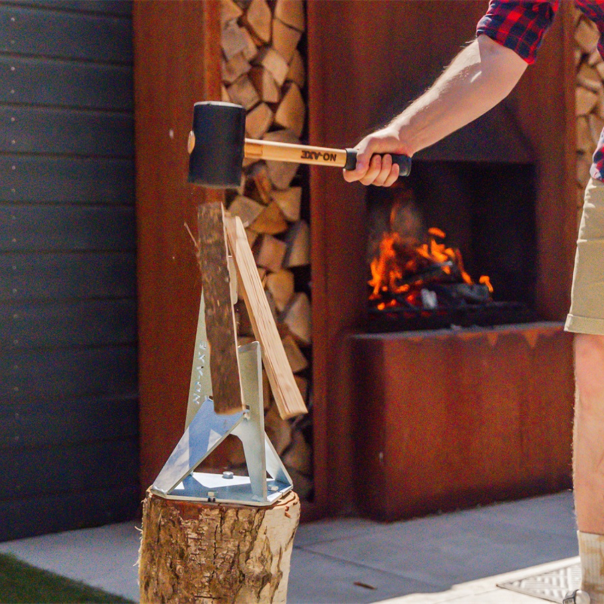 NO-AXE Galvanized Wood Splitter with Hammer