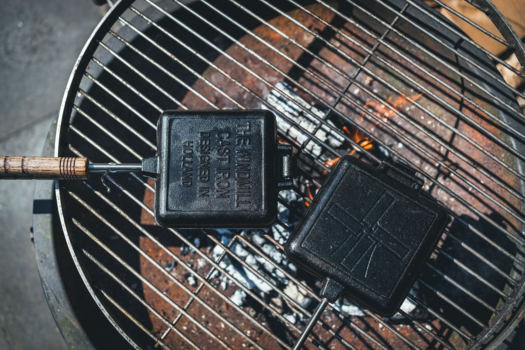 The Windmill Sandwich Iron with short handles